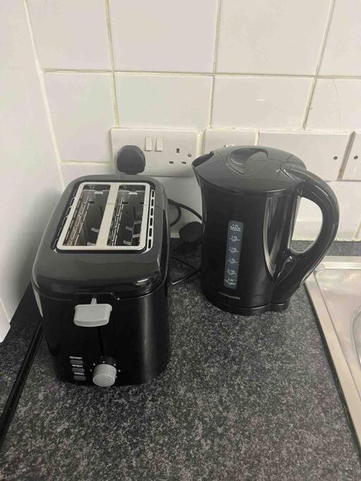 Spacious One Bedroom Private Flat In Brixton +Wifi London Eksteriør bilde
